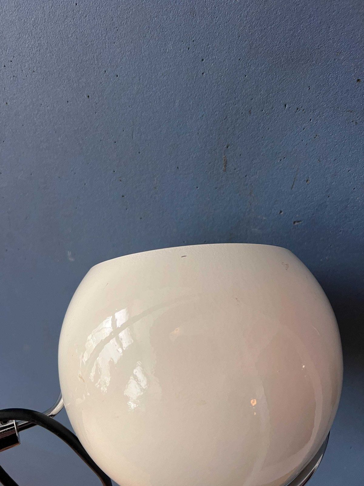 photo vintage Vintage Gepo Arc Wall Lamp In White Metal, Mid Century Modern Space Age Lighting
