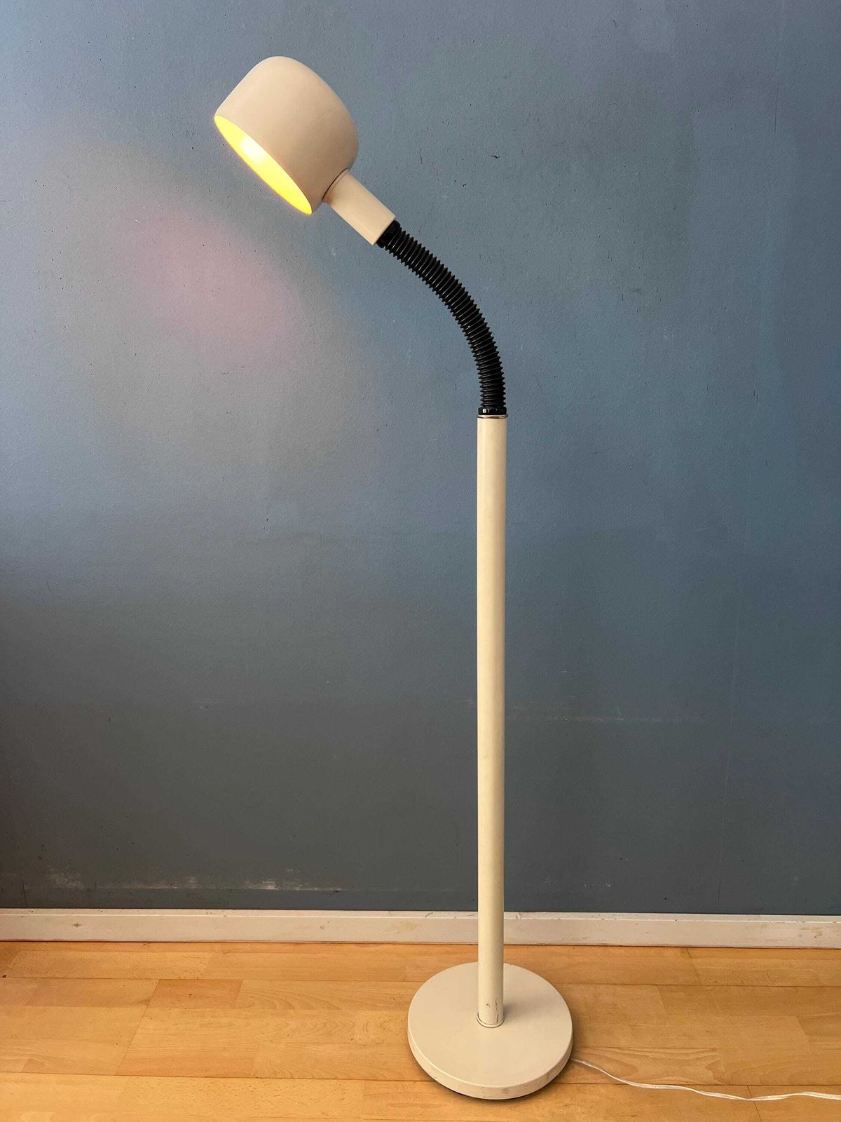 Mid-Century Space Age Gooseneck Cobra vloerlamp photo furniture