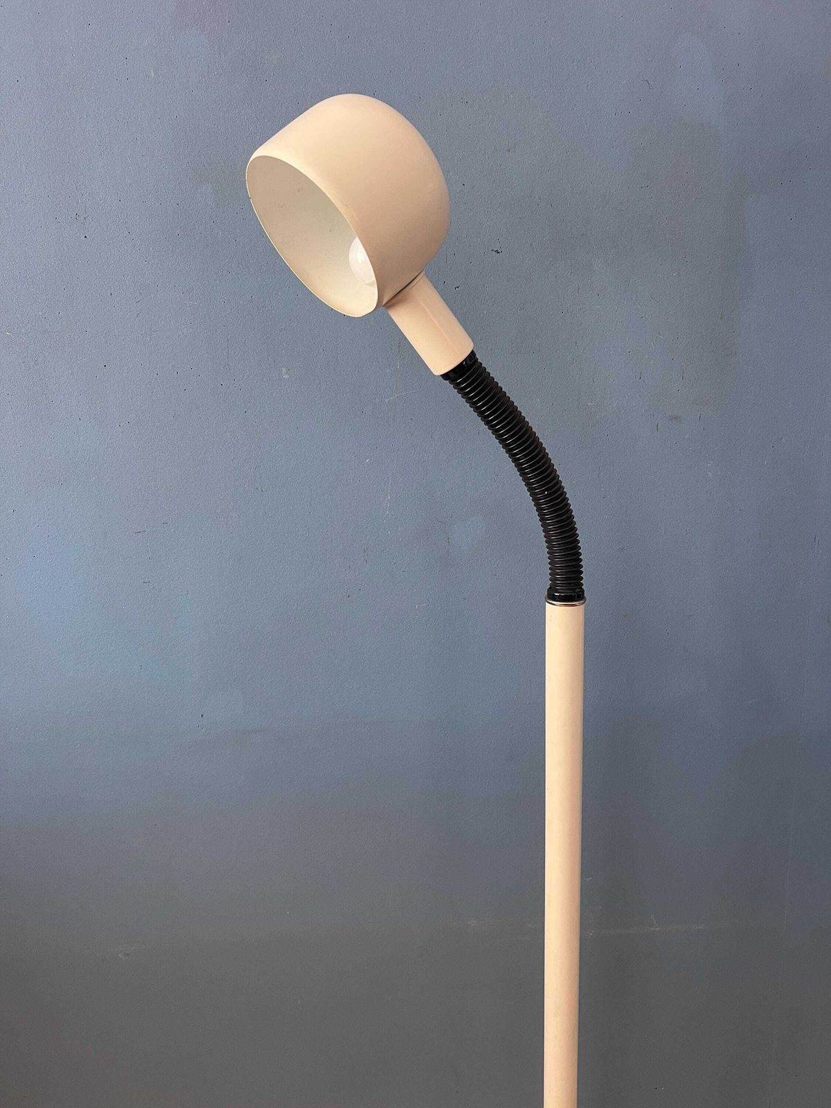 photo furniture Mid-Century Space Age Gooseneck Cobra vloerlamp