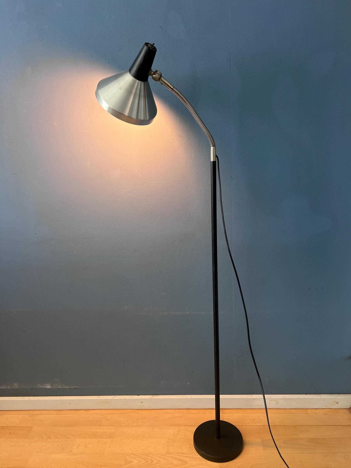 Vintage Zwarte Metalen Anvia Vloerlamp