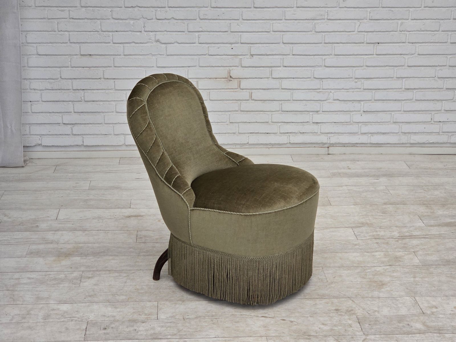Ca. jaren 1960, Deense fauteuil, groen meubelvelours. photo furniture