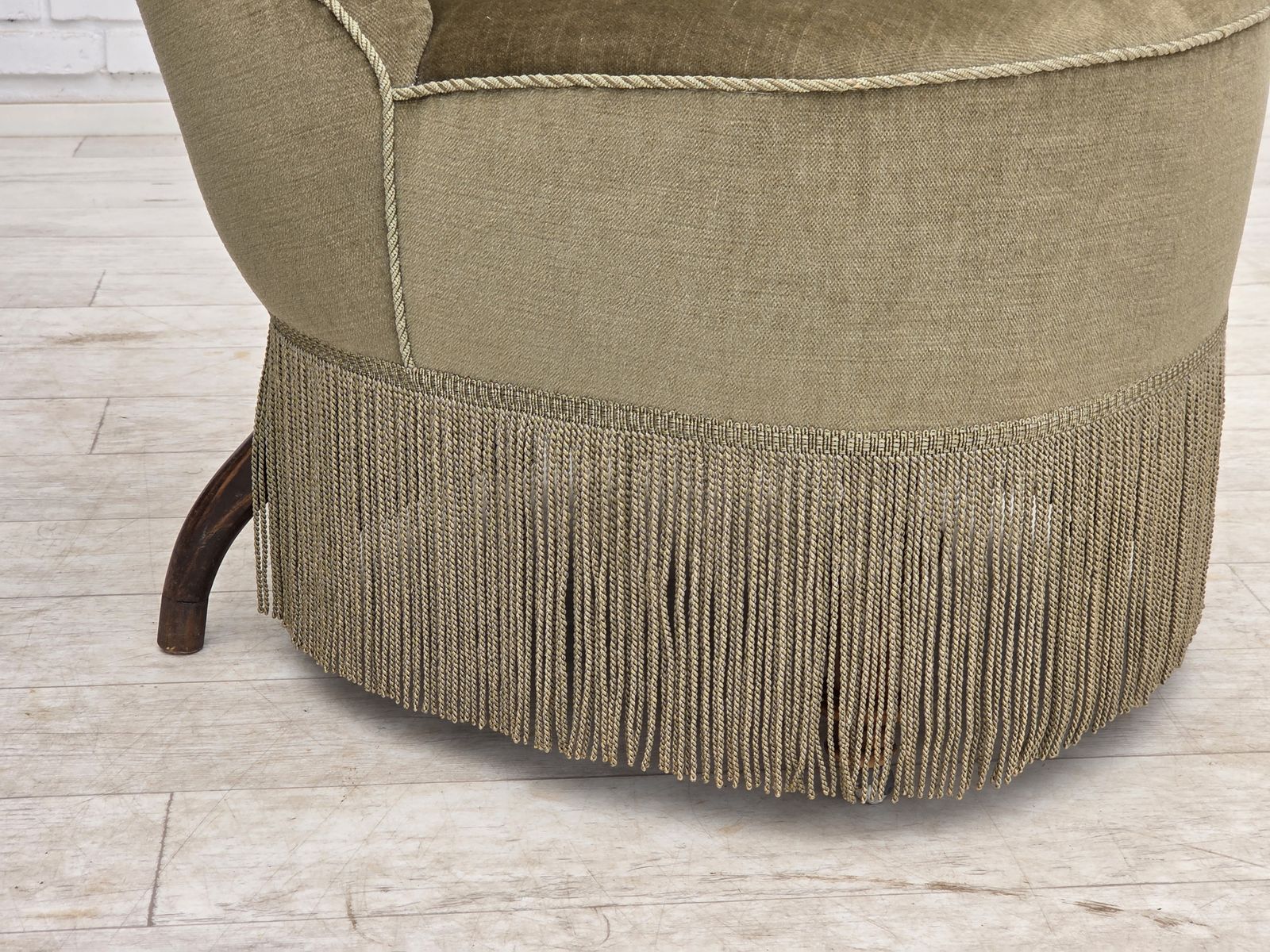 Ca. jaren 1960, Deense fauteuil, groen meubelvelours. photo Meubels