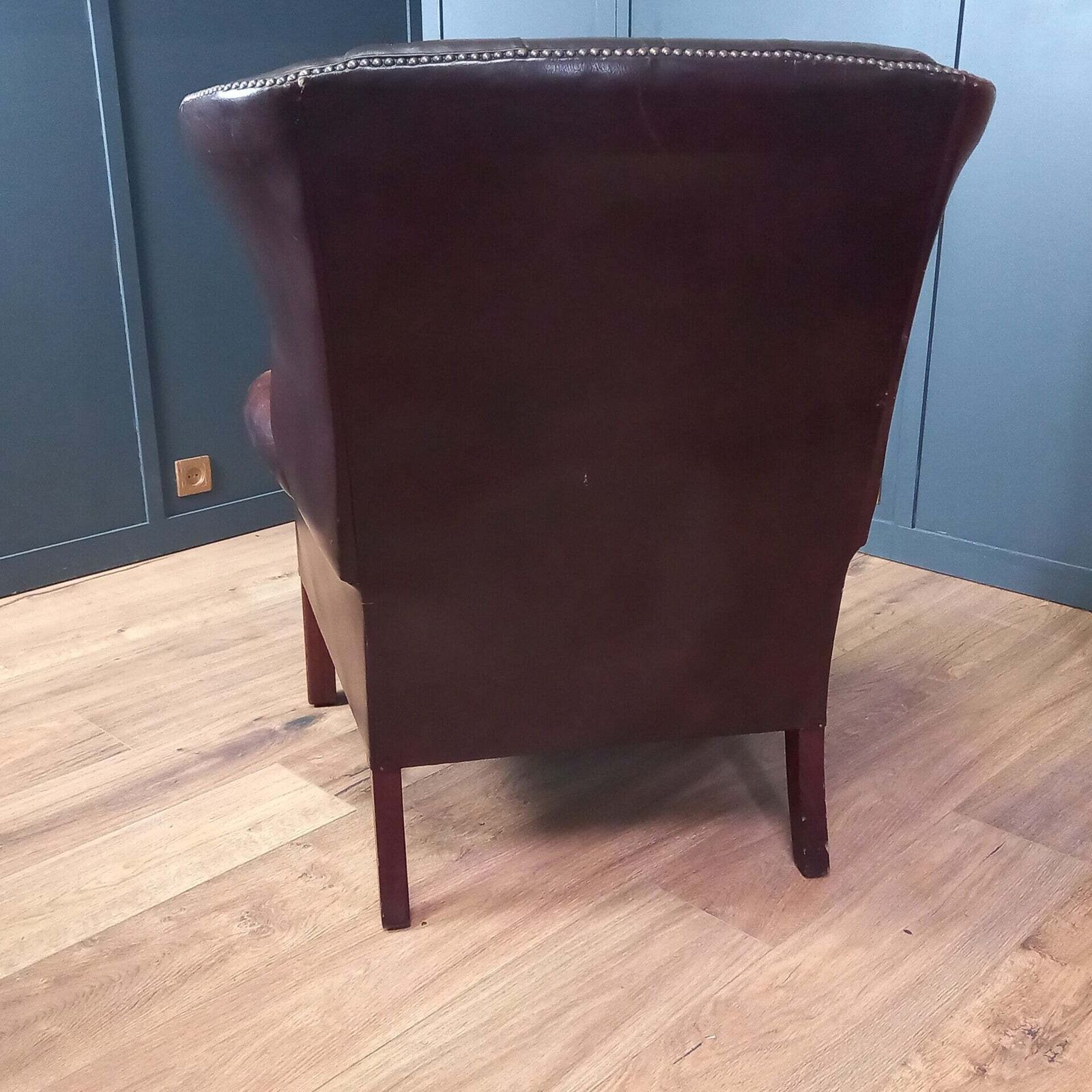 2x Chesterfield Wingback Armchair photo 560.0