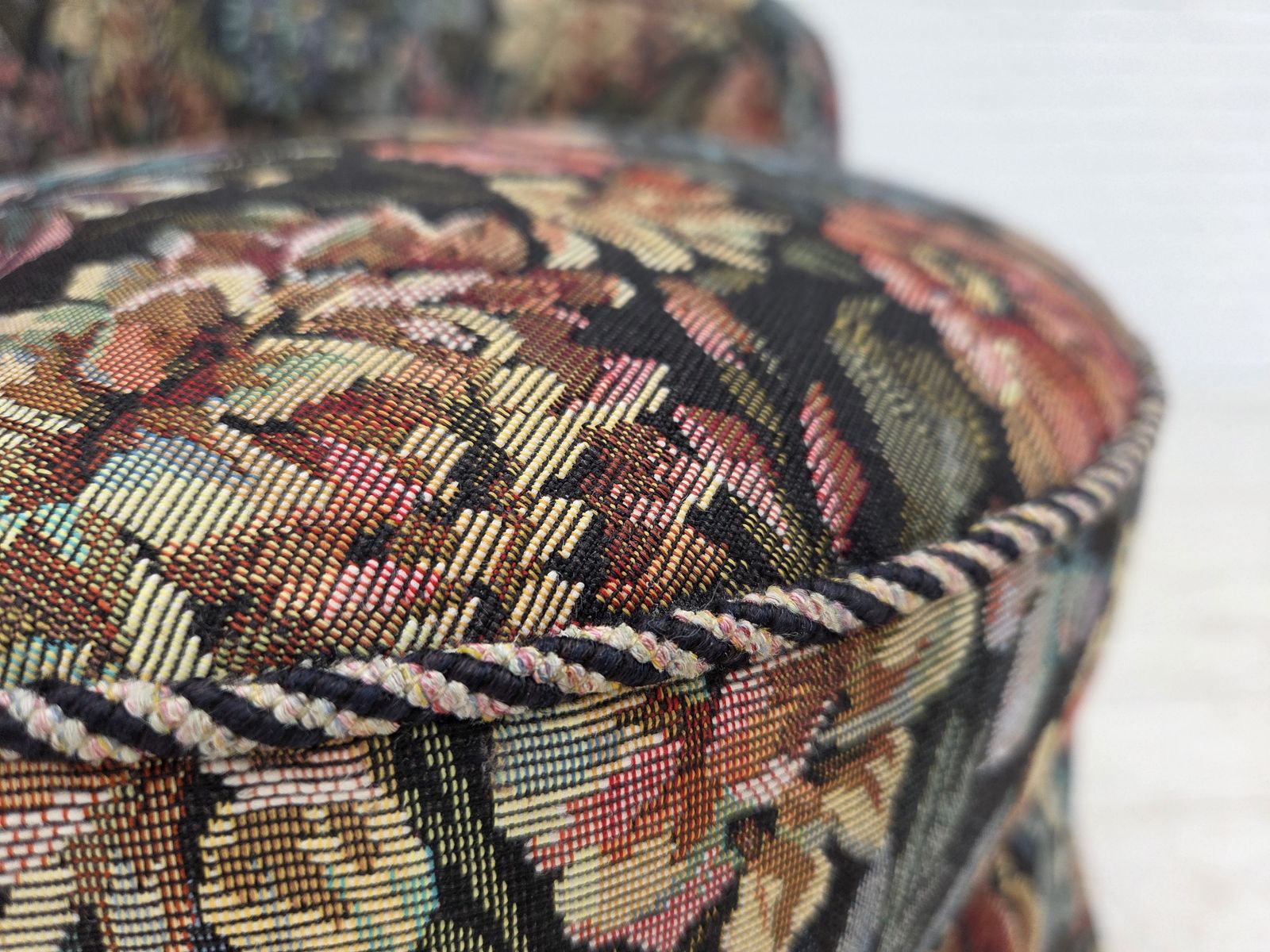 Jaren 1960, Deense Cocktail Lounge Fauteuil, Jacquardstof Meubelstoffering. photo for sale