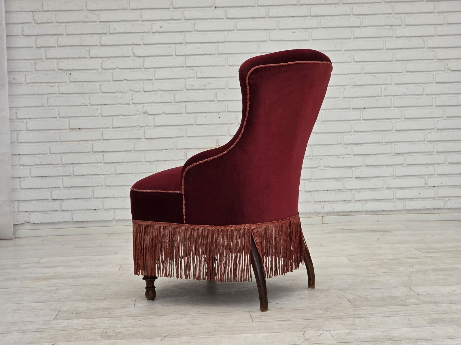 750.0 Jaren 1950, Deense Cocktail Lounge Fauteuil, Kersrood Meubelvelours. photo