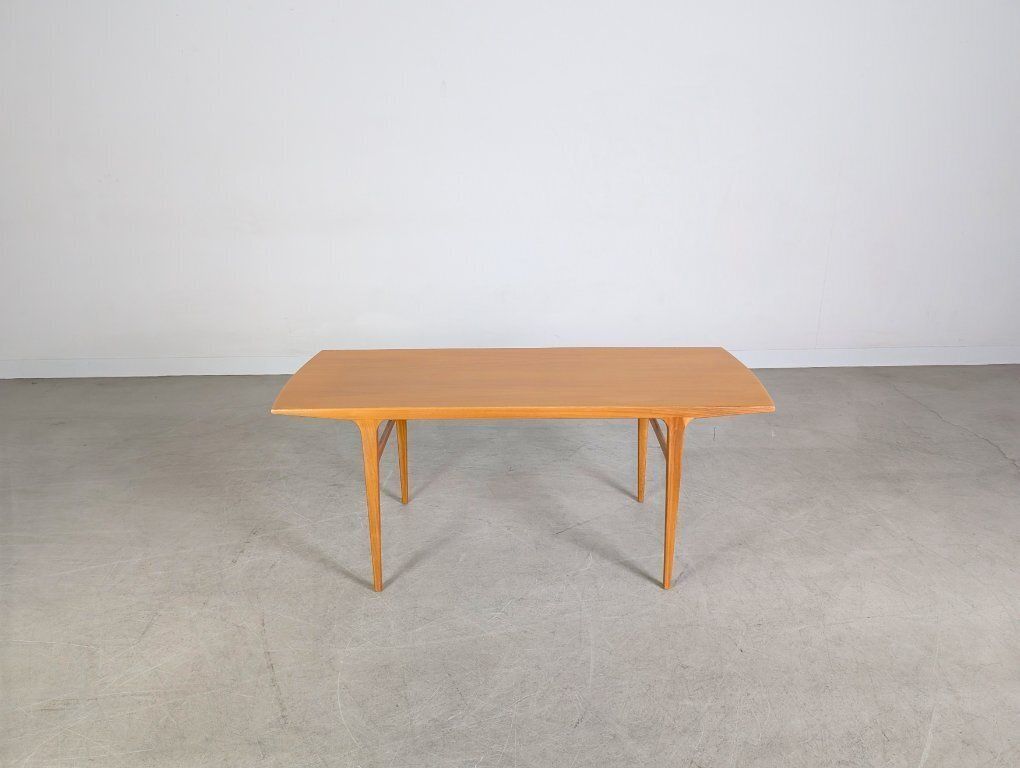 Table basse mid-century dans le style d'une table basse vintage Johannes Andersen photo furniture