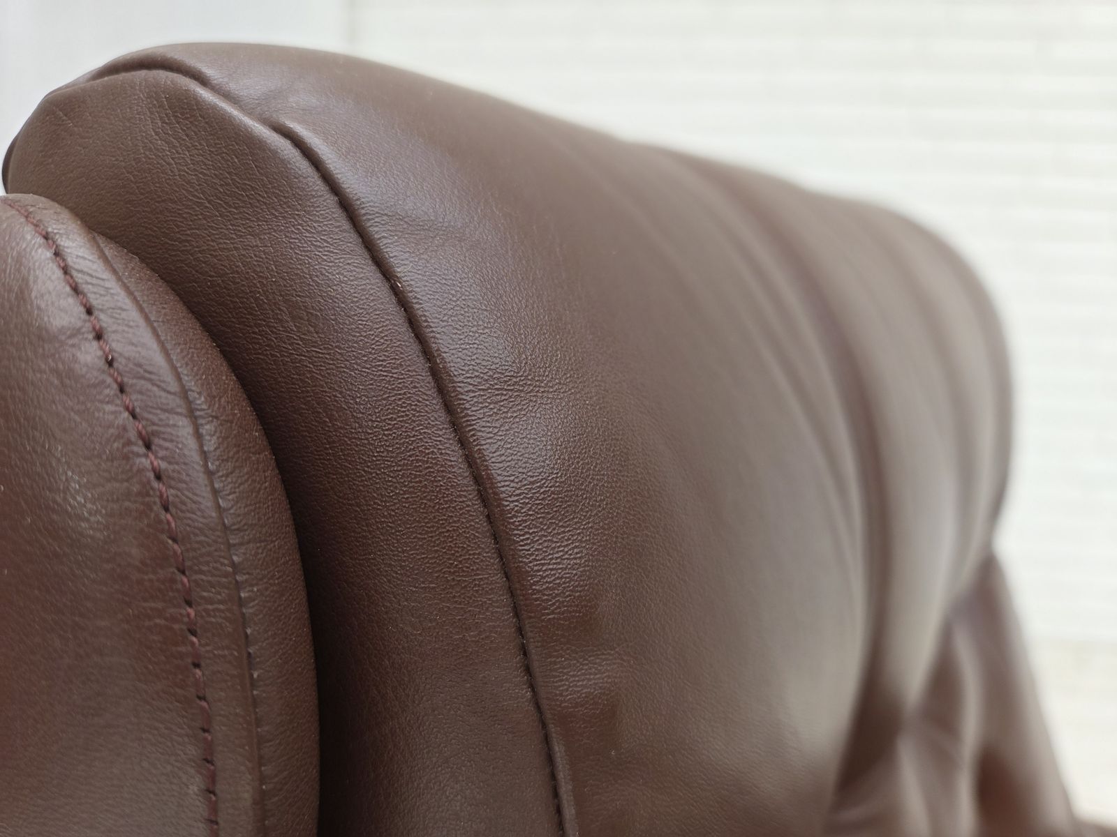 Ca. jaren 1970, Deense fauteuil, bruin meubelleer. photo 995.0