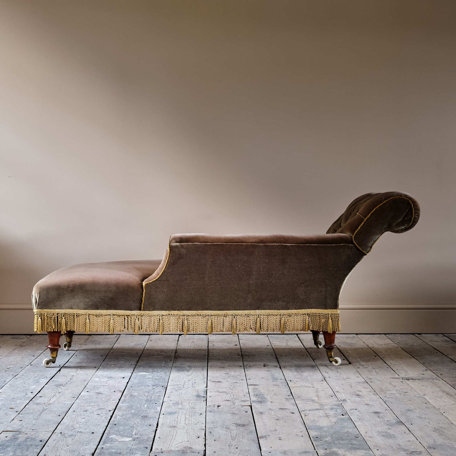photo for sale 19th Century Country House Chaise Longue