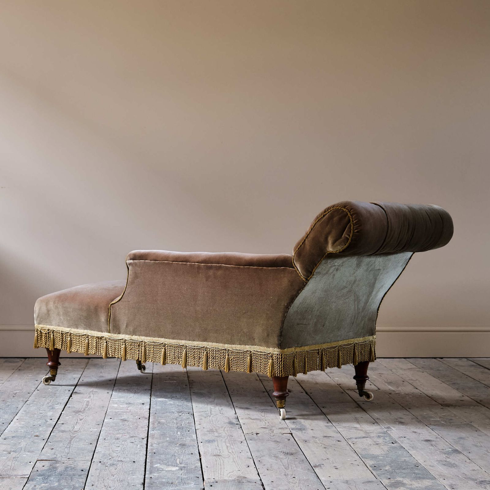Furniture 19th Century Country House Chaise Longue photo
