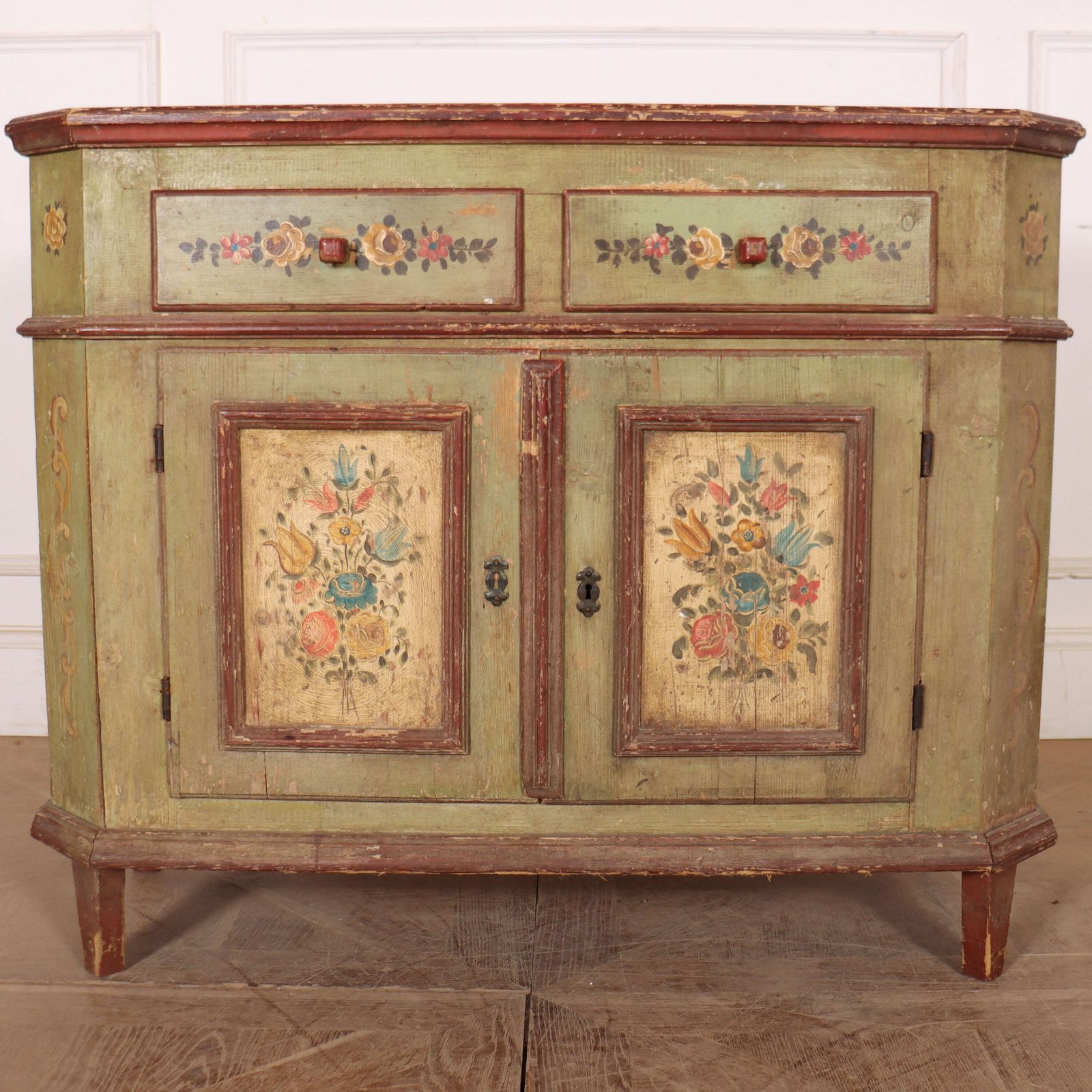 Original Painted Scandinavian Buffet photo vinterior