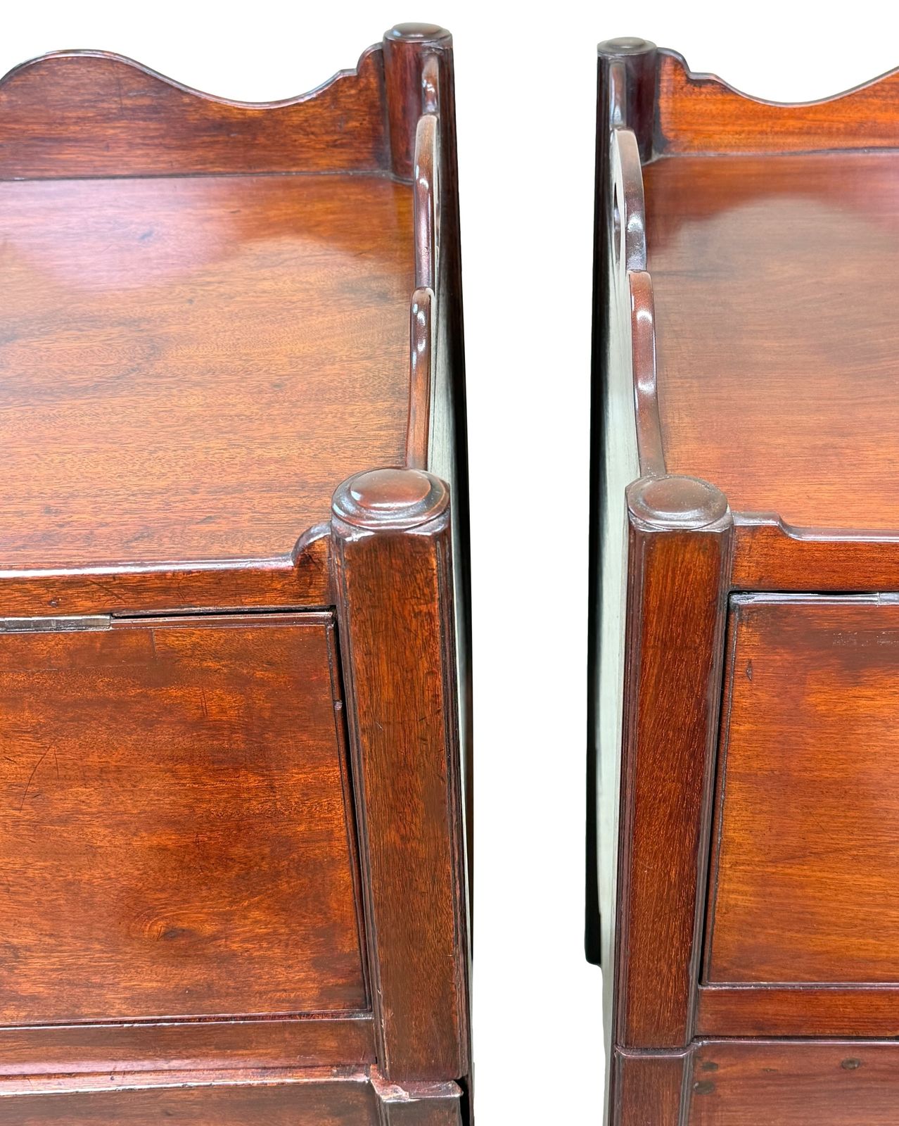 Georgian 18th Century Matched Pair Of Mahogany Bedside Night Tables (England, Circa 1760) photo vintage