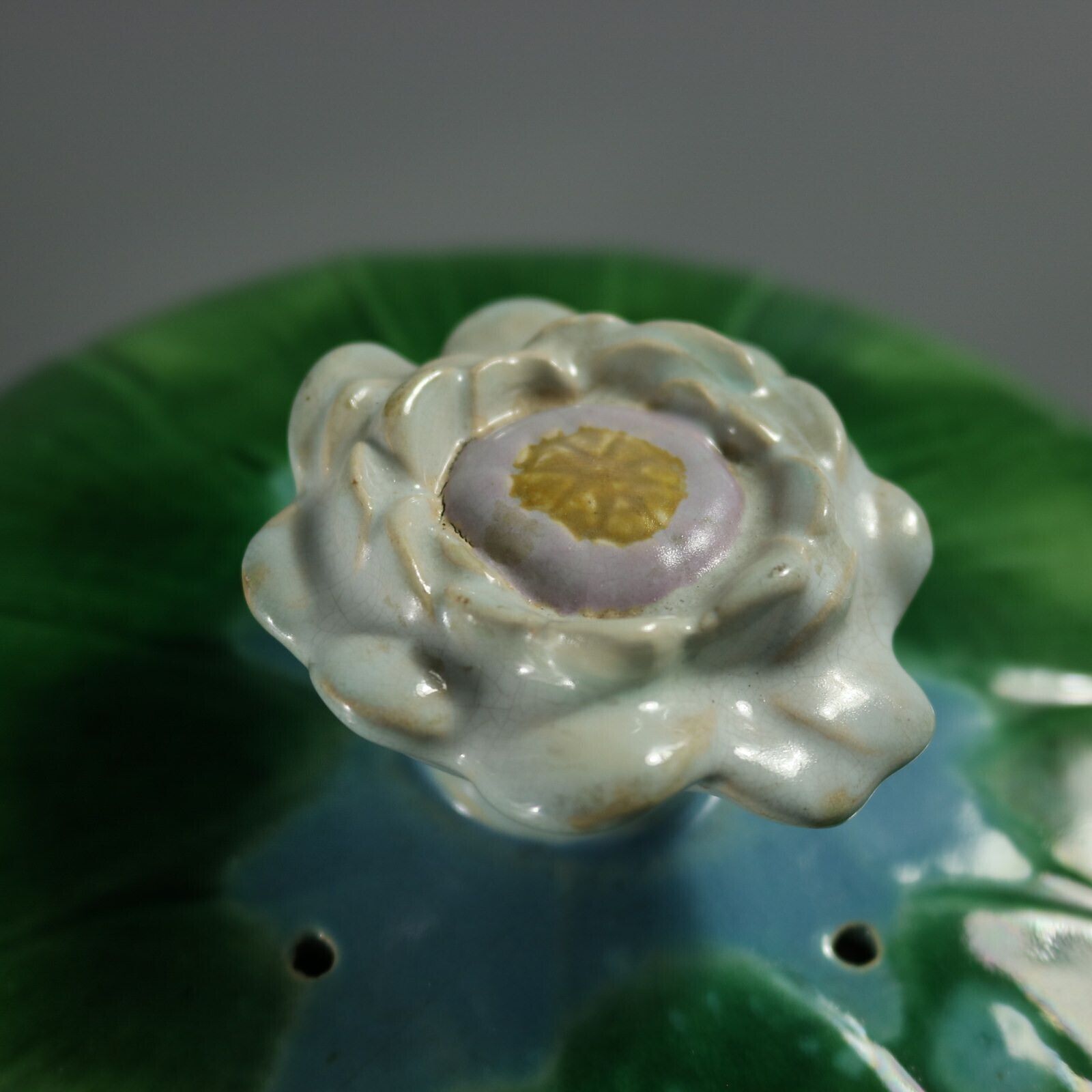 photo vinterior Holdcroft Majolica Pond Lily Cheese Dome And Stand
