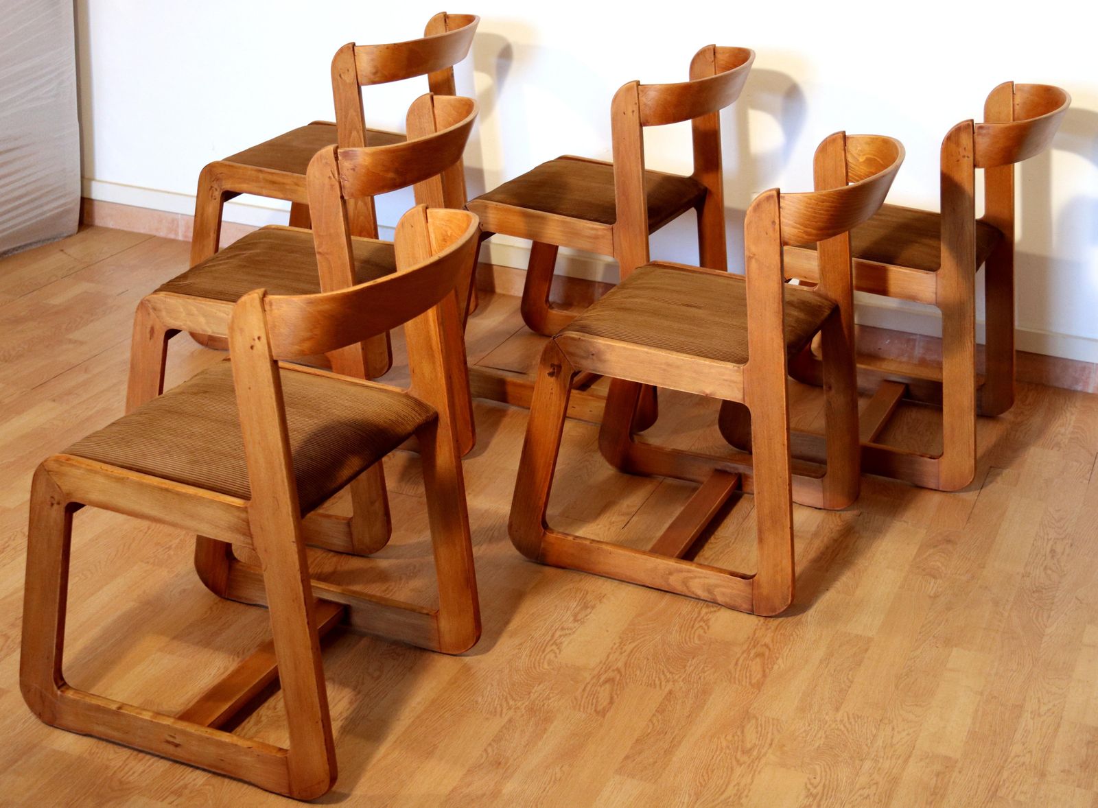 photo vintage Set Van 6 Eetkamerstoelen Van Willy Rizzo Voor Mario Sabot In Bruine Velours Bekleding, Italië, Jaren 1970