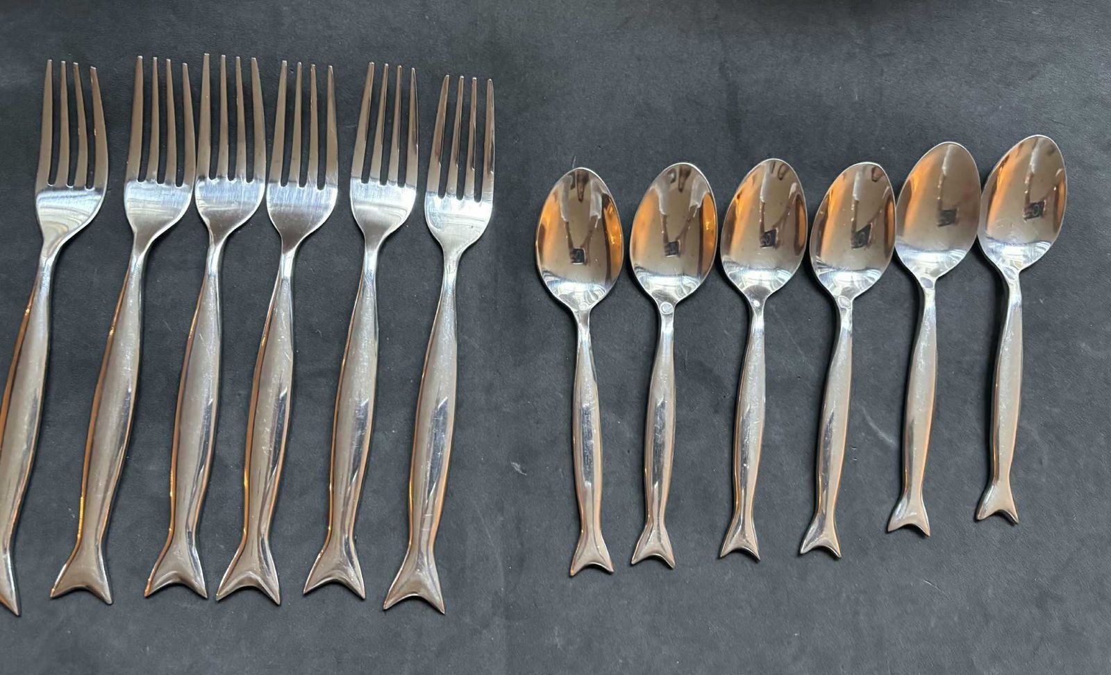 French Fish Tail Flatware Set: Stainless Steel Cutlery, Modern Decor (24 Piece) photo 233.0