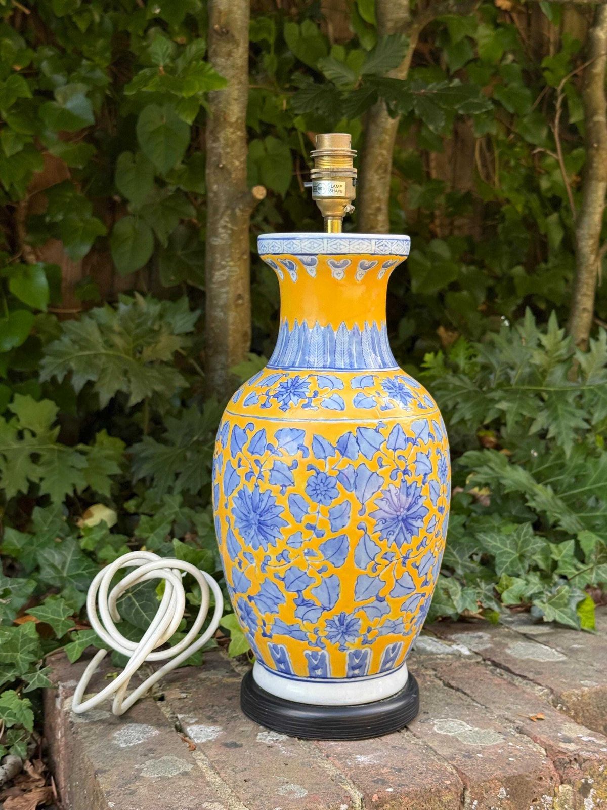 photo furniture Large Vintage Chinoiserie Ceramic Table Lamp Blue And Yellow Floral Vase   Working And Tested, 48cm Tall