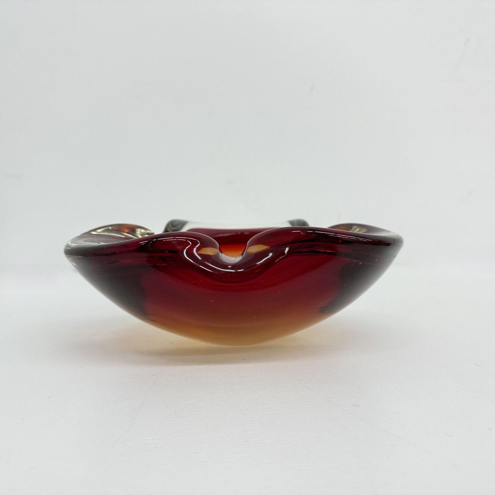 photo furniture Mid-Century Design Set van 4 Murano Summers Glazen Schalen, jaren 1970
