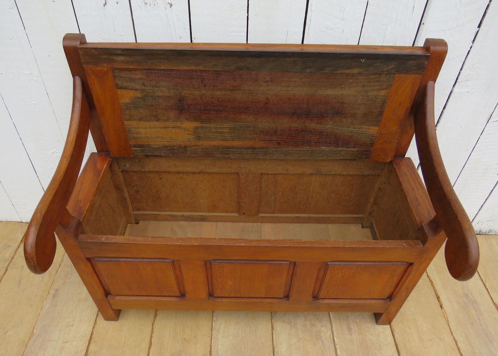 1930's Oak Hall Bench photo vinterior