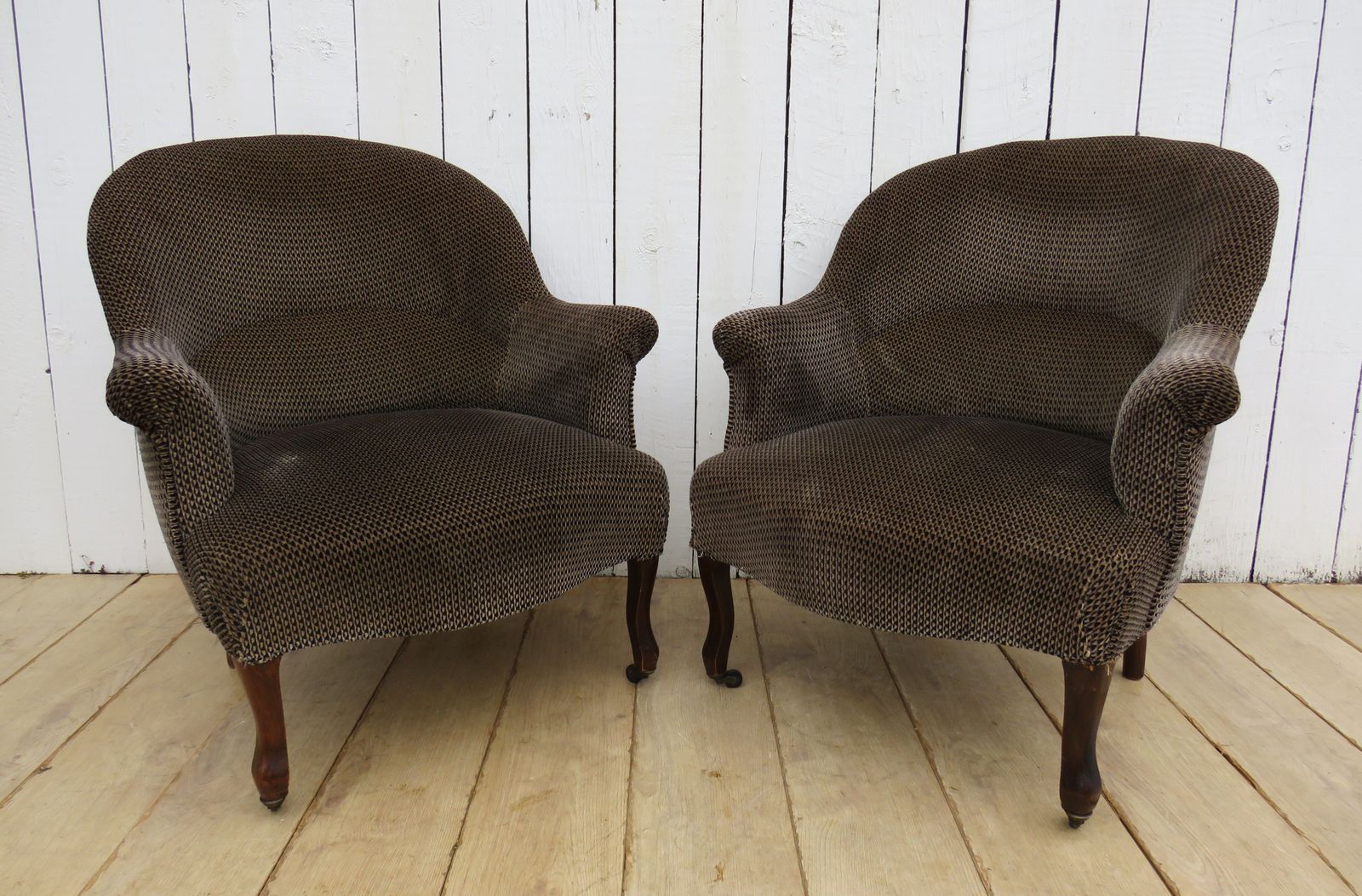 photo furniture Pair Of Antique Napoleon III Tub Armchairs