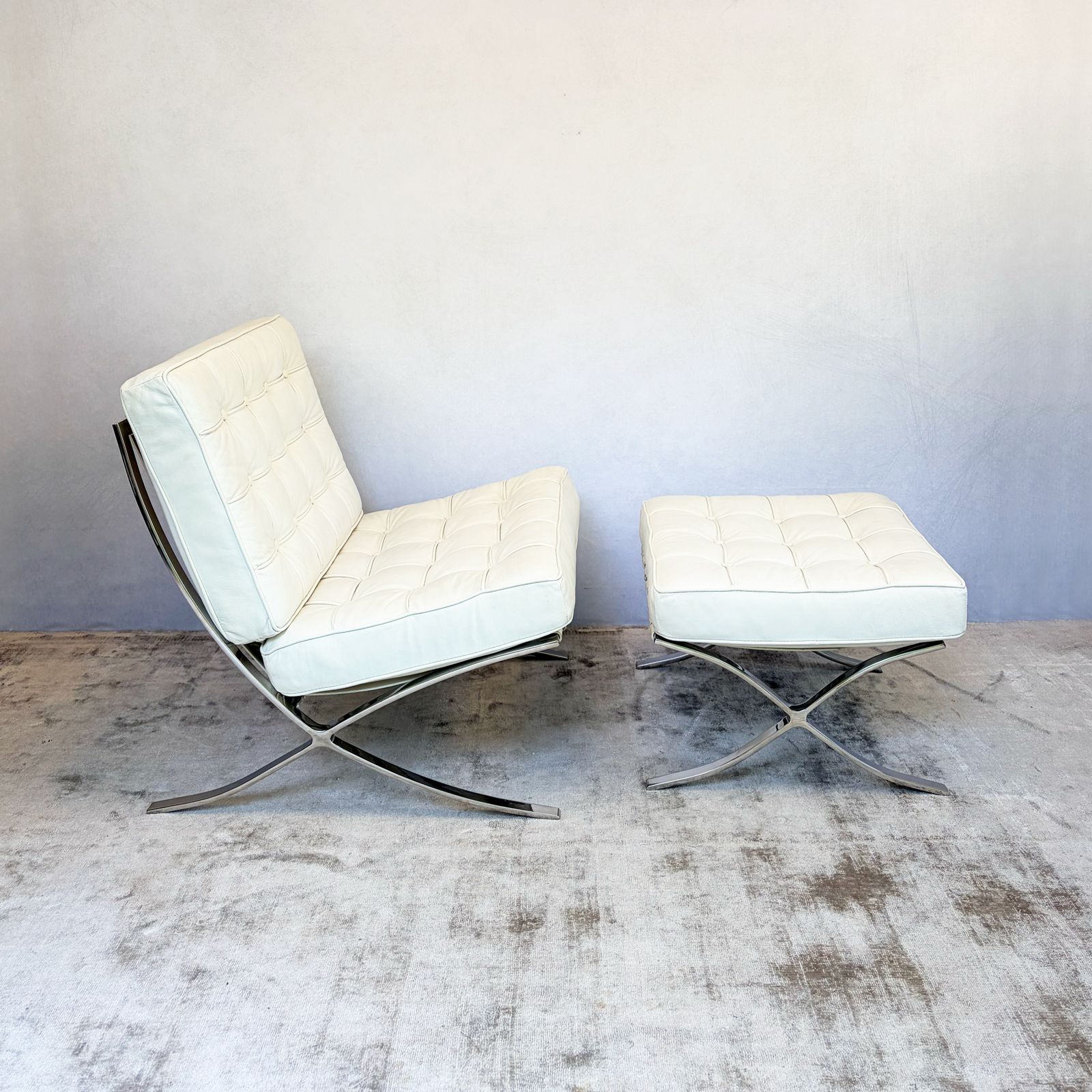 625.0 Barcelona Chair & Stool, White Leather photo