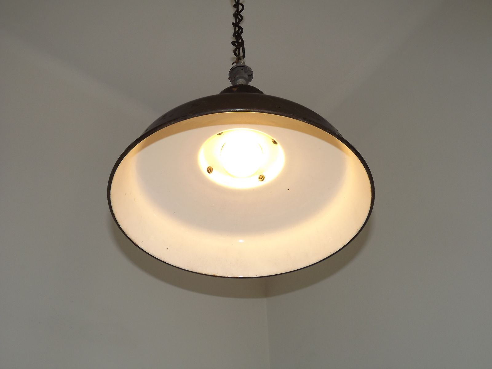 photo vinterior Enameled Pendant Workshop “Reflecto Lux” Hanging Light, 1950s France