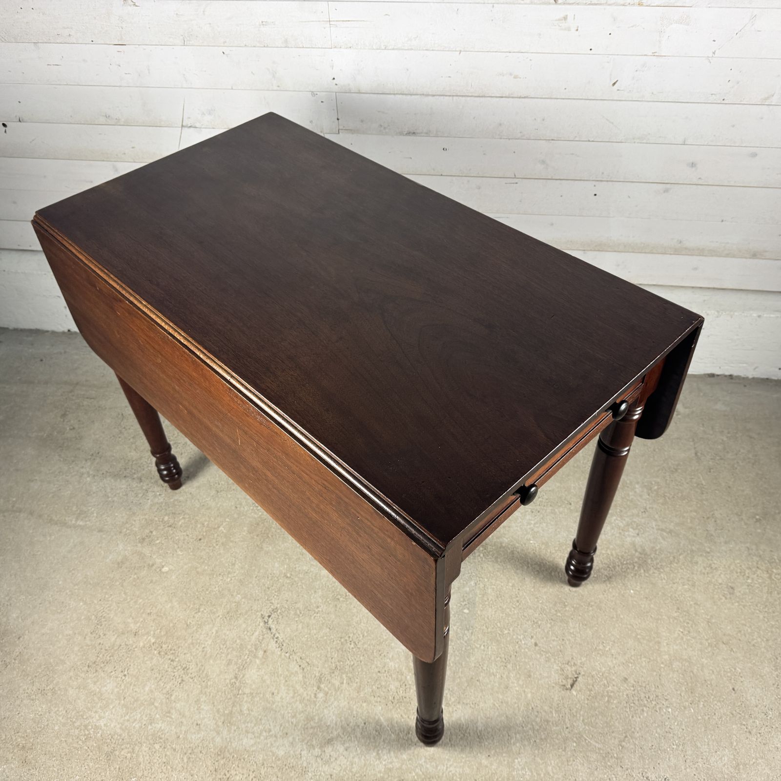 photo furniture Antique Mahogany Drop Leaf Table With One Drawer