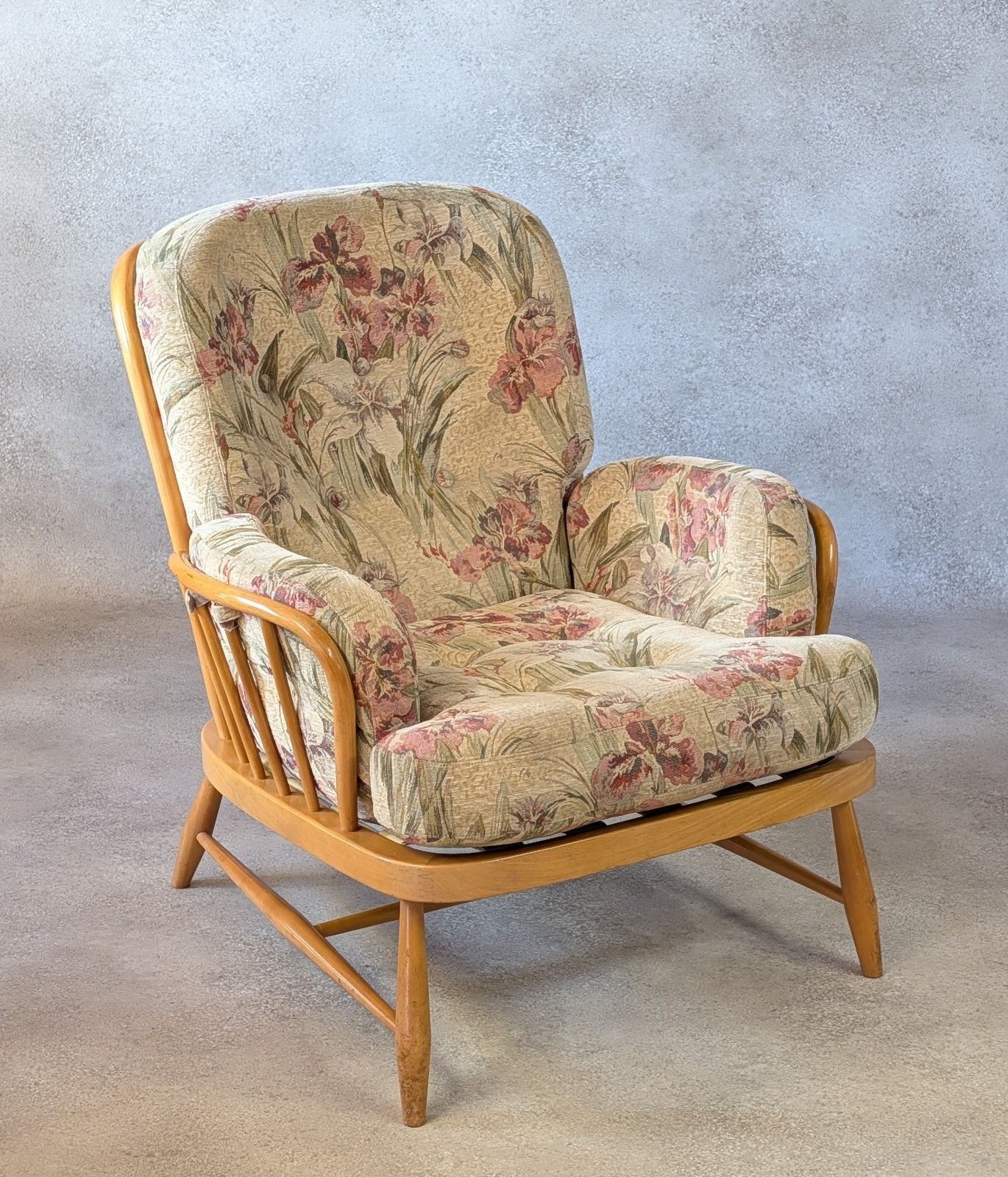 Furniture Vintage Ercol Blonde Windsor Jubilee 766 Armchair photo