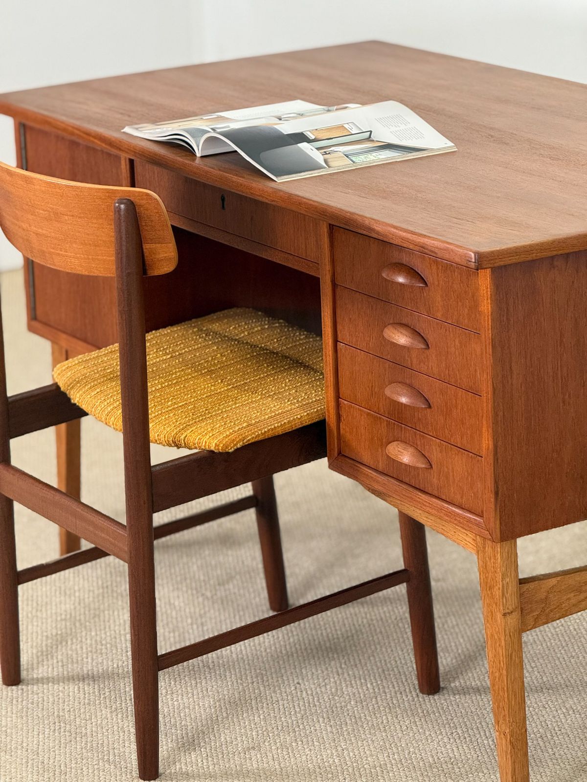 photo vinterior Svend å. Madsen Mid Century Danish Teak Desk, Denmark, 1960s