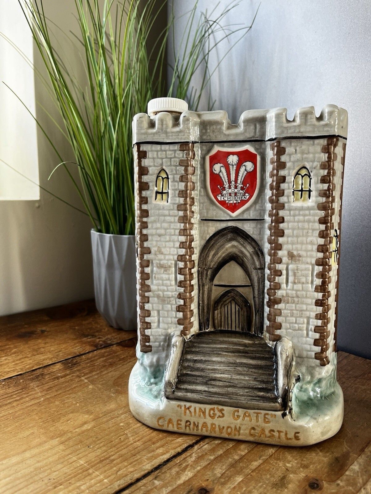 1969 Prince Of Wales Investiture Charles Caernarfon Castle Kings Gate Decanter photo 75.0