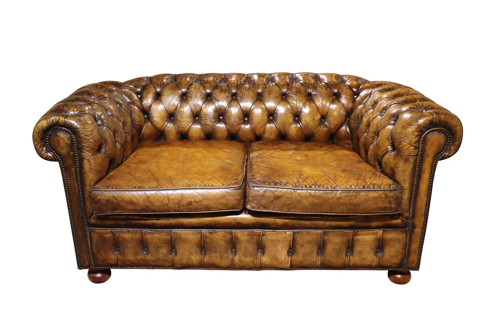 Good Quality Two Seater Leather Chesterfield photo vinterior