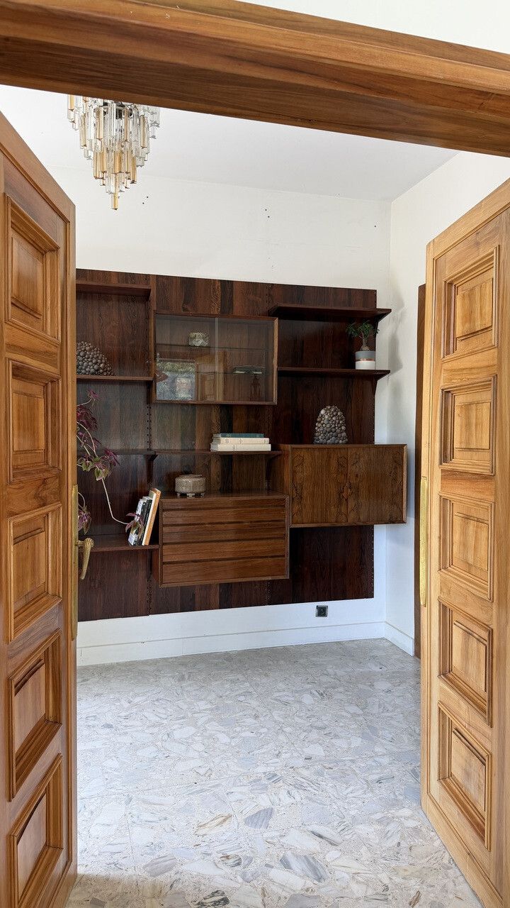 photo furniture Scandinavian Modular Wall Shelf In Rosewood, Poul Cadovius, 1960s