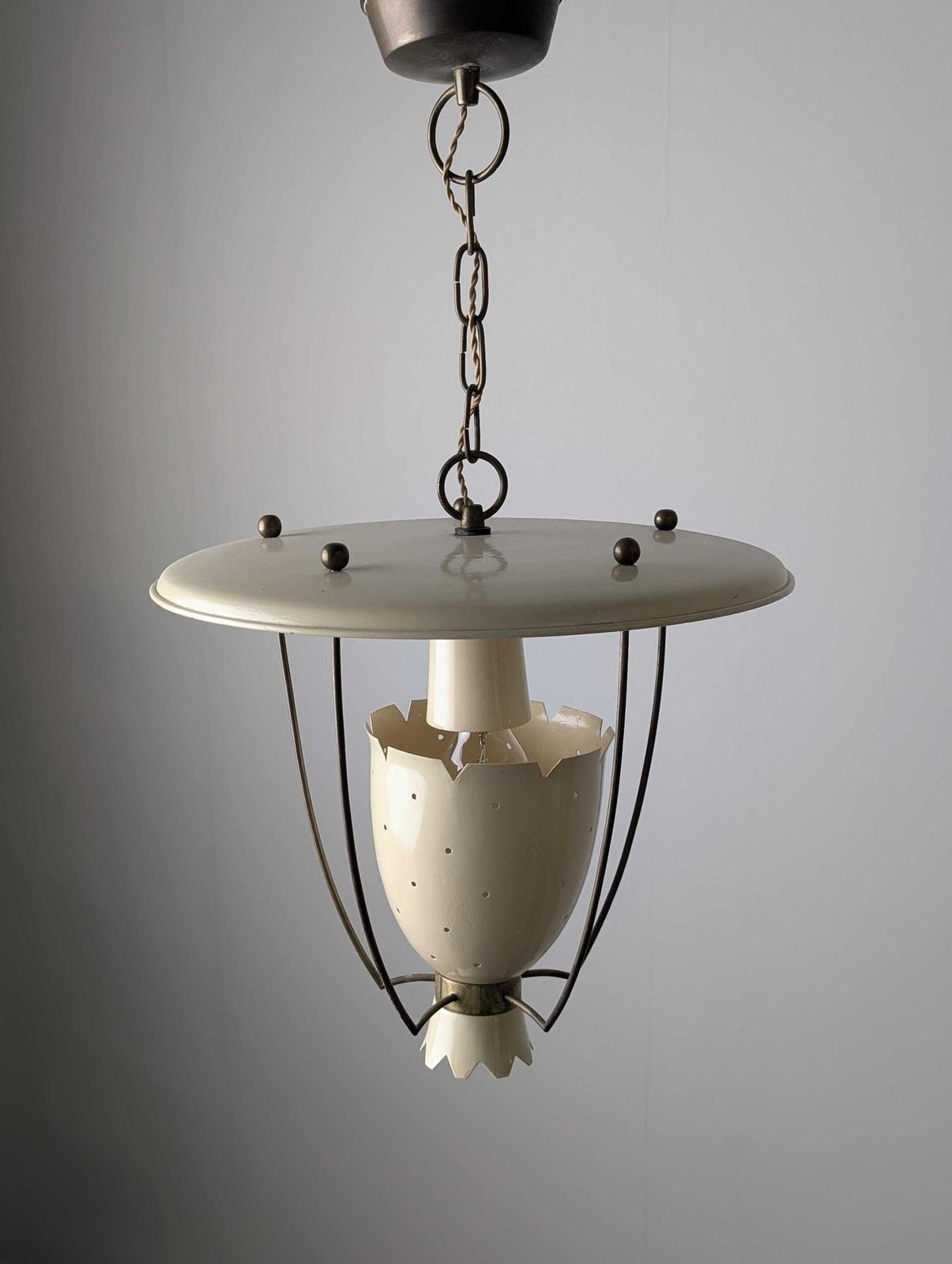 Luminaires Suspension italienne en métal perforé avec détails en laiton, années 1940 photo