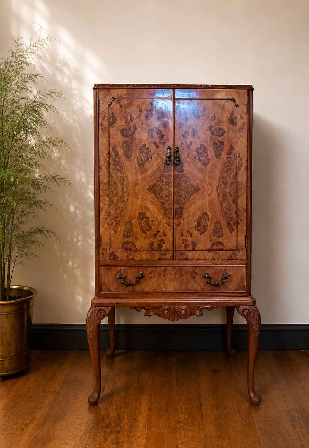 Vintage Queen Anne Drinks / Cocktail Cabinet With Pullout Mixing Shelf