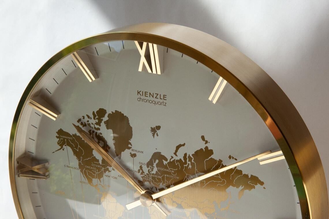 XL Kienzle World Time Clock Duitsland Bureau Tafel Mid-Century Bauhaus Art Deco Stijl Modern MCM Heinrich Möller Kantoor photo vinterior