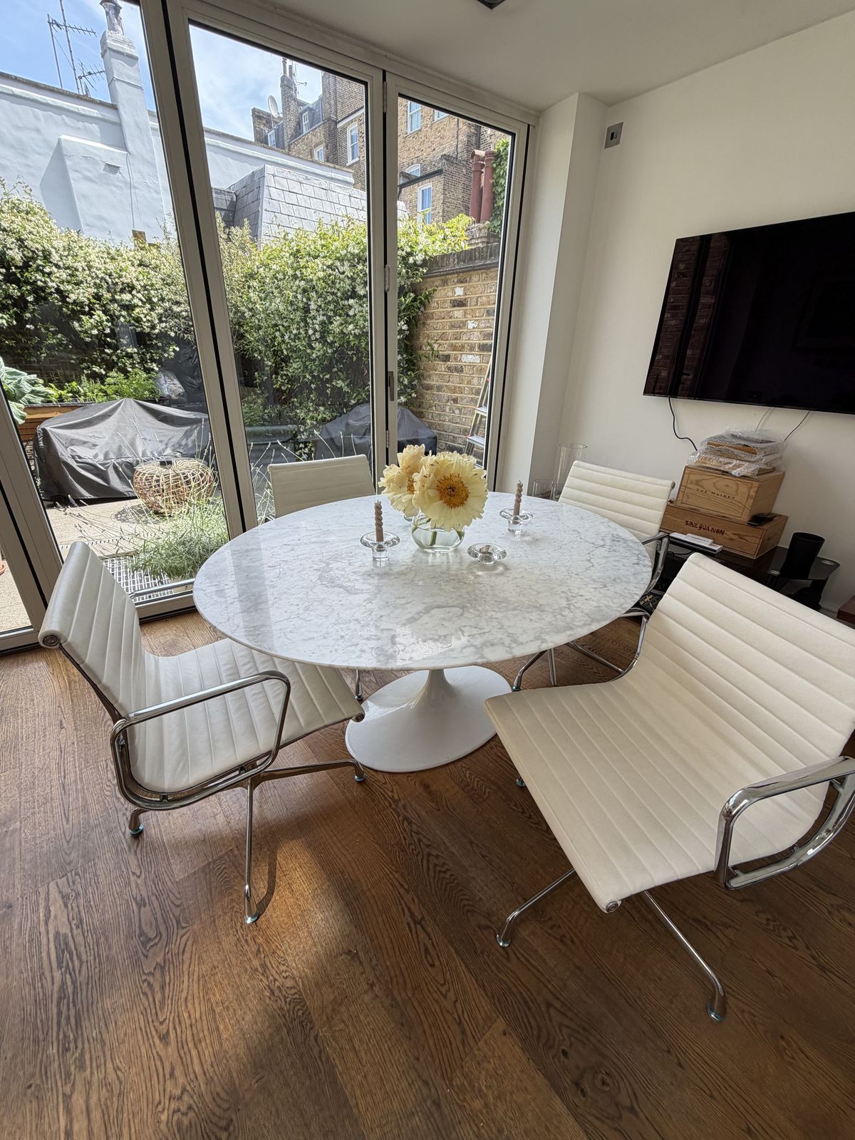 Tulip Table Dining Set