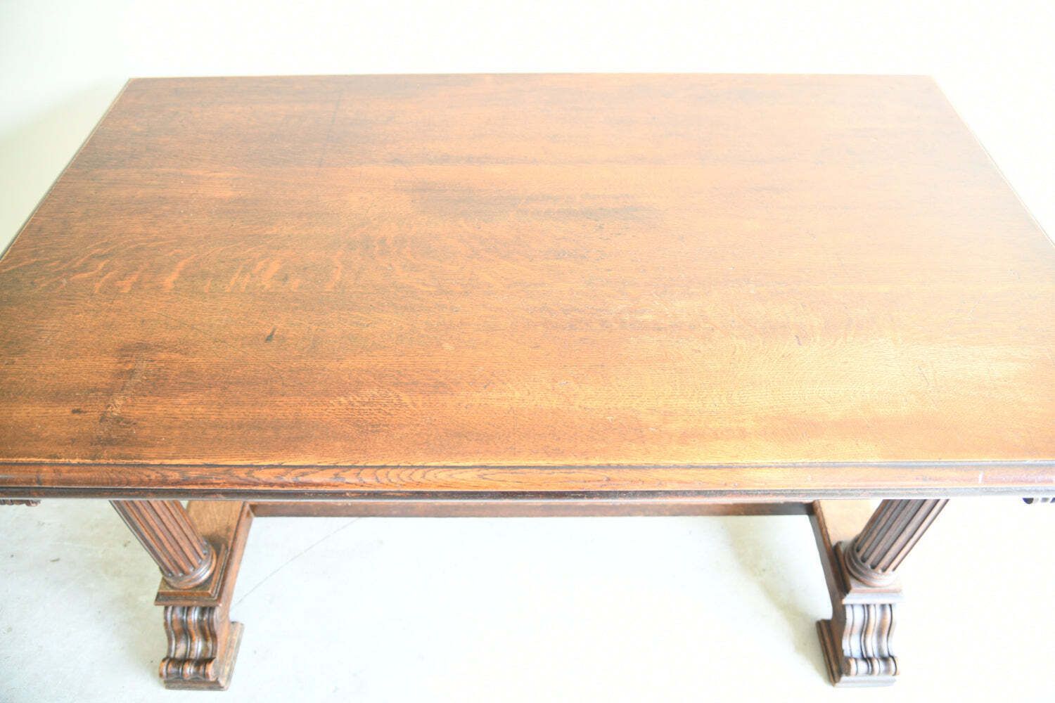 photo furniture Victorian Oak Dining Table, 1800s