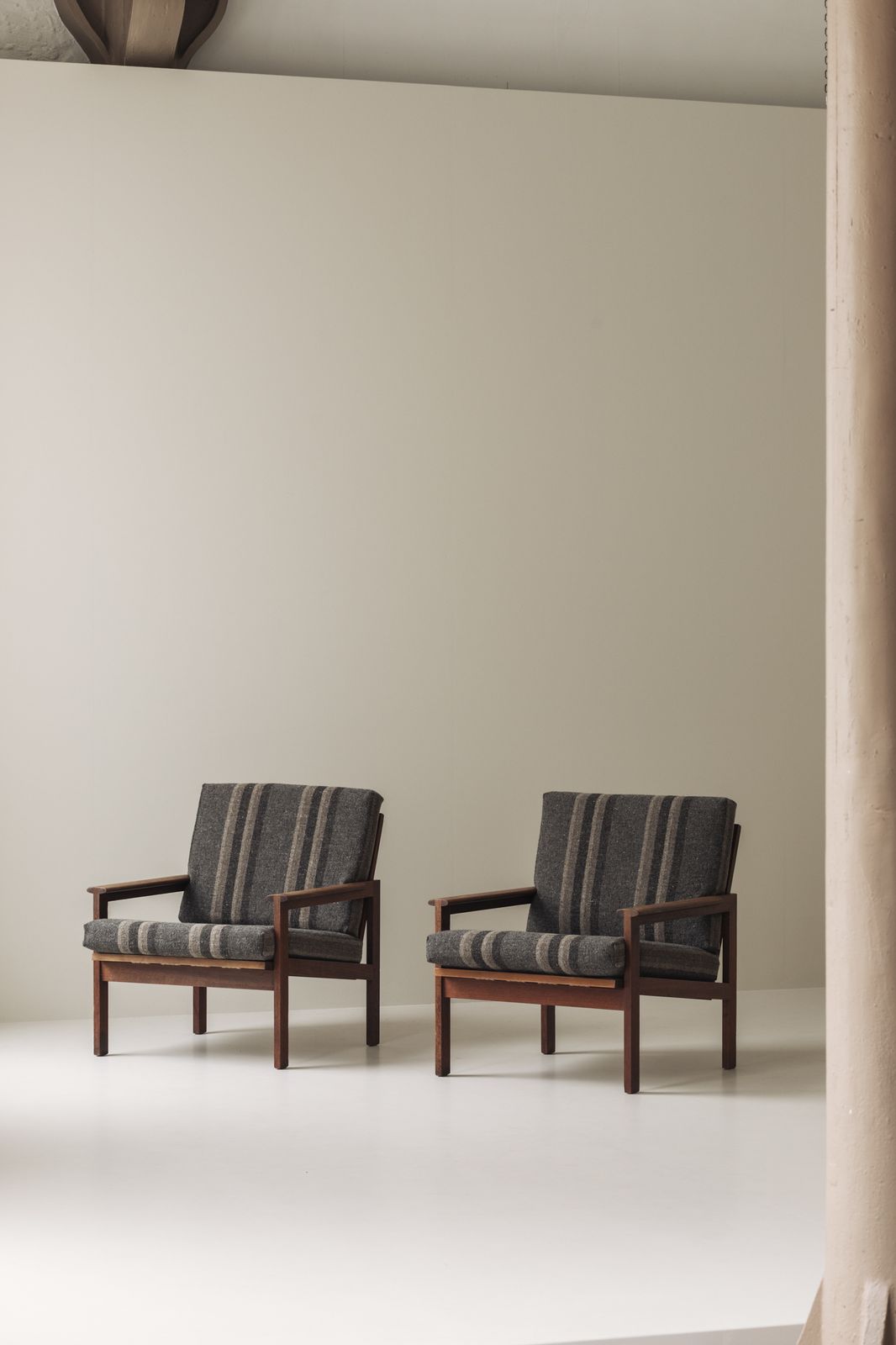 photo vintage Set van twee fauteuils ontworpen door Illum Wikkelsø voor N. Eilersen, Denemarken 1959.