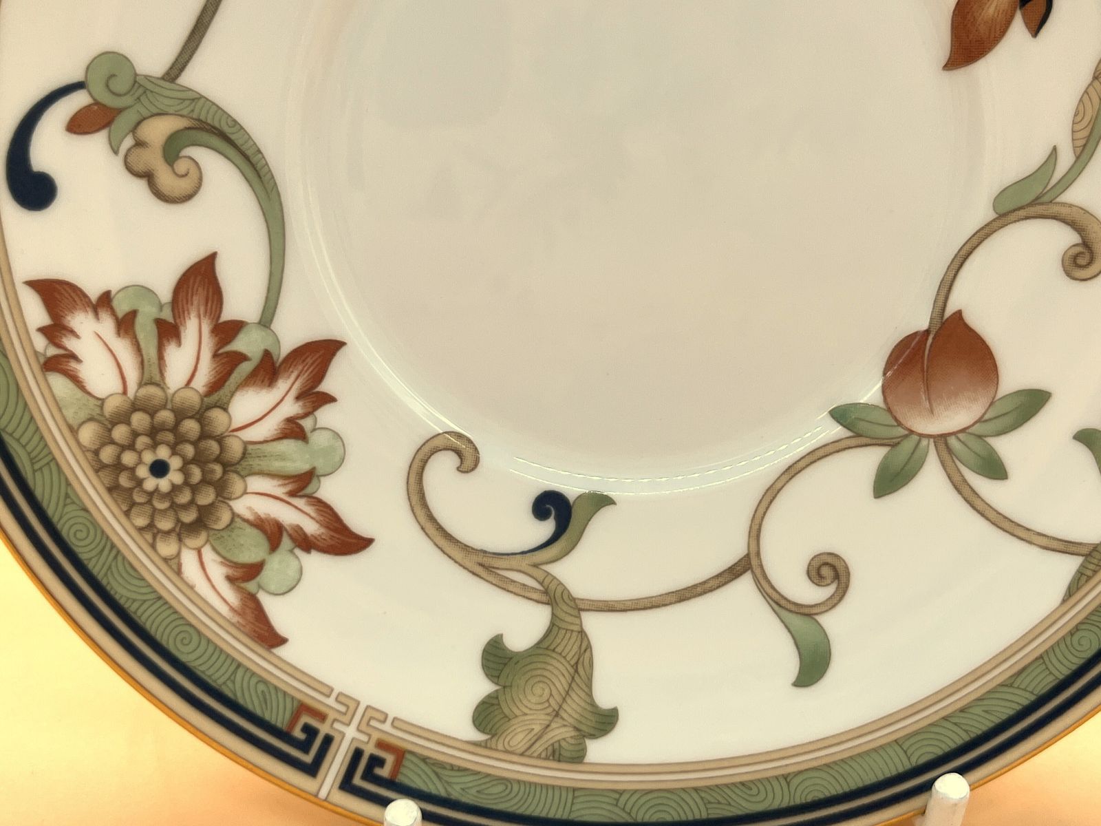 Wedgwood China Oberon Chinoiserie-geïnspireerd patroon, demitasse kop en schotel. Ca. 1993. photo 50.0