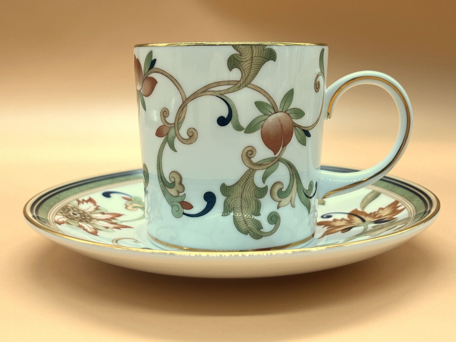 Wedgwood China Oberon Chinoiserie-geïnspireerd patroon, demitasse kop en schotel. Ca. 1993. photo vintage