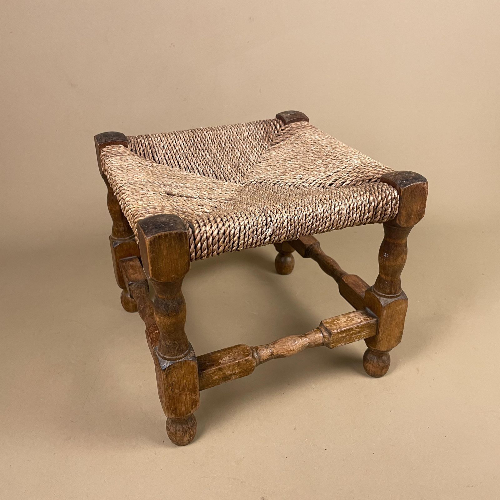 Wooden Foot Stool Woven String Wood Cottage Furniture Square Brown Hallway Seat 24.7x27x27cm Footstool Bench Antique Vintage photo 59.0