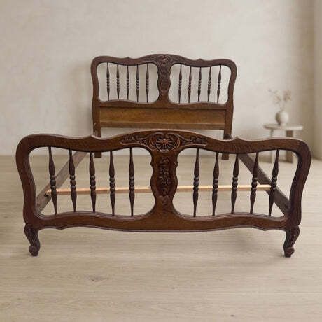 Vintage Houten Bedframe Met Gesneden Sierhoofdbord En Voetenboord, Eerste Helft 20e Eeuw photo 820.0