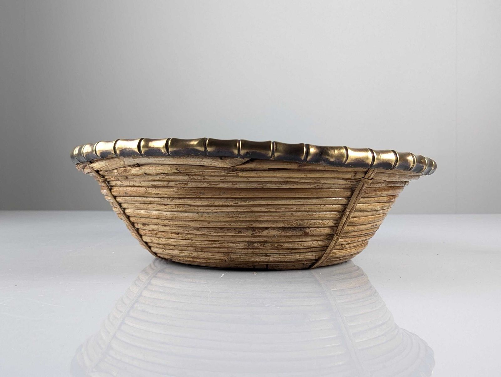 Coupe de milieu de table en rotin tressé et laiton, Italie, années 1970 photo buy