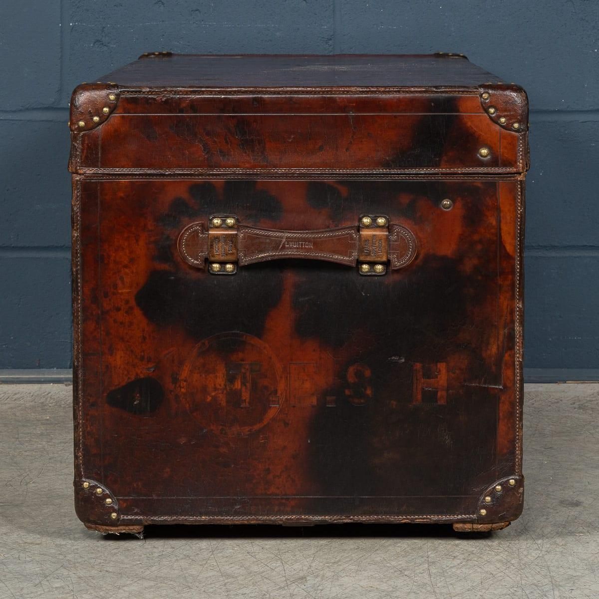 Antique 20th Cent Louis Vuitton Courier Trunk In Natural Cow Hide, France C.1900 photo Furniture