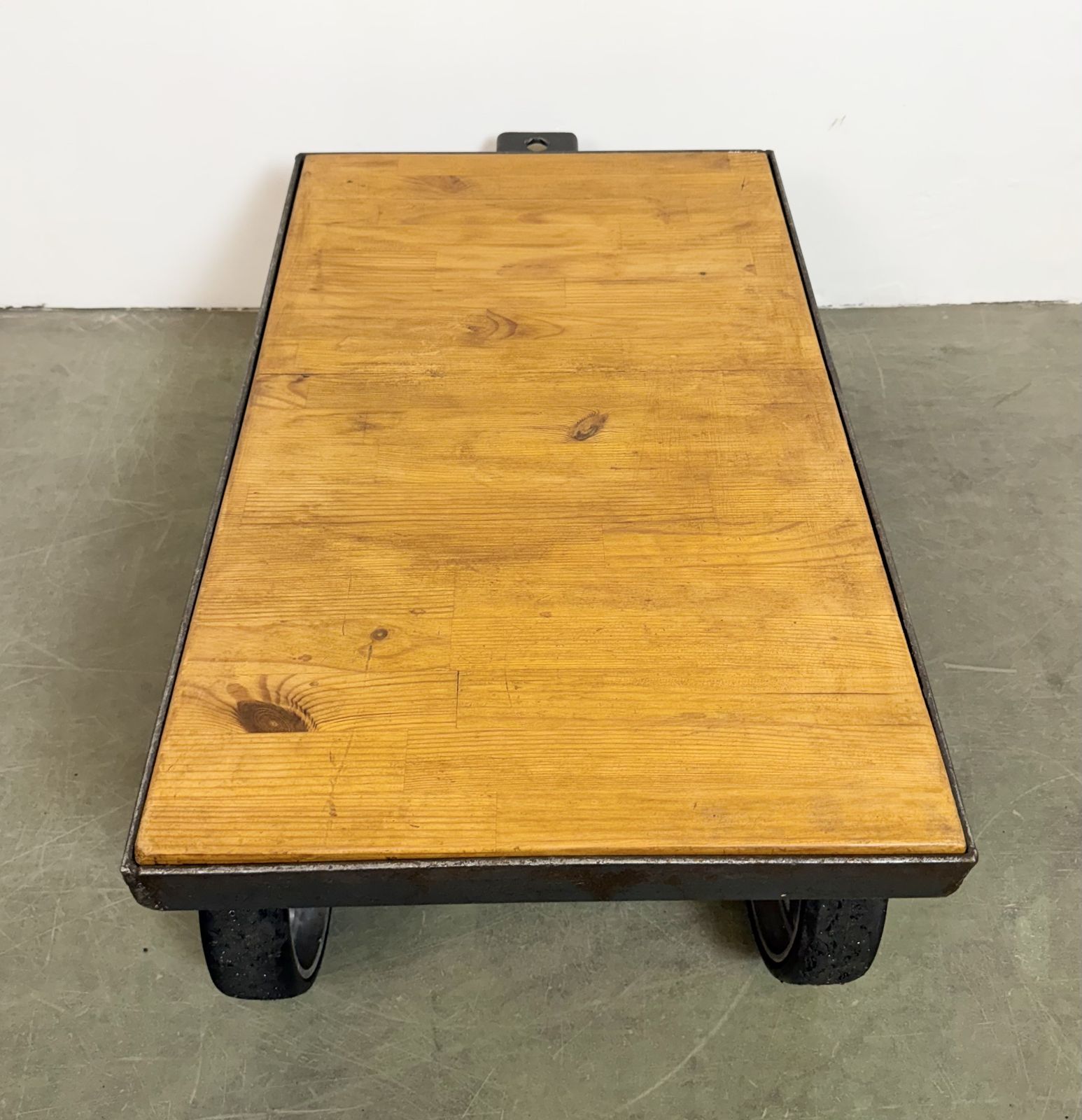 photo vinterior Black Industrial Coffee Table Cart, 1960s
