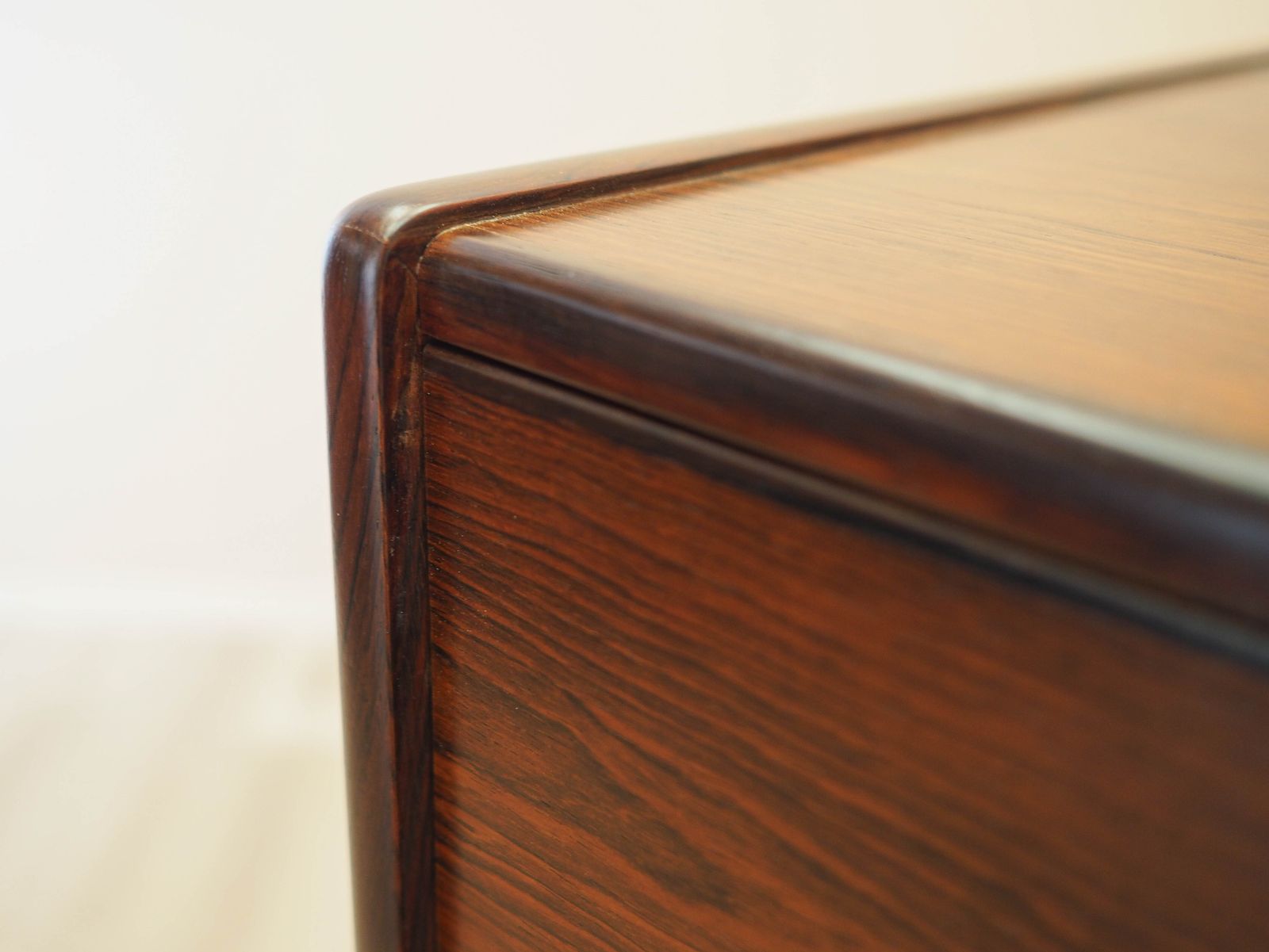 Ladekast met palissanderfineer, Deens design, jaren 1970, gemaakt in Denemarken photo buy