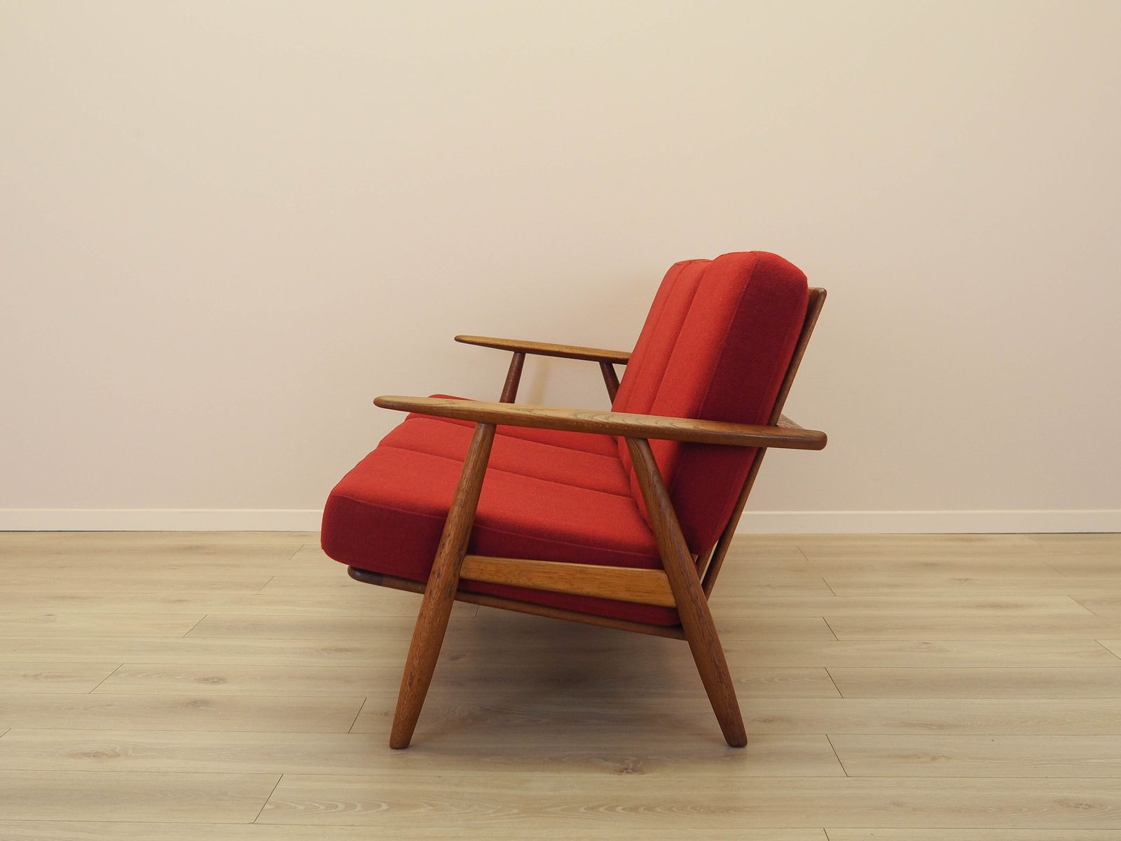 Rode Bank Cigar, Deens Design, Jaren 1960, Ontwerper: Hans J. Wegner, Fabrikant: Getama photo Meubels