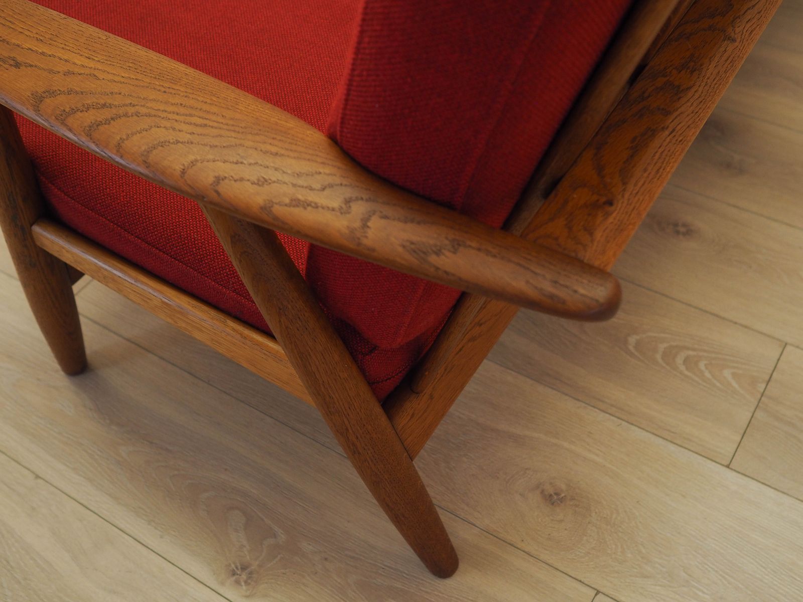 Rode Bank Cigar, Deens Design, Jaren 1960, Ontwerper: Hans J. Wegner, Fabrikant: Getama photo vintage