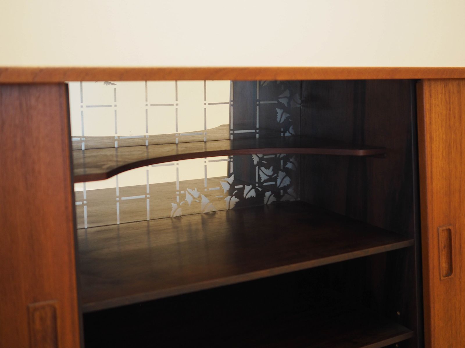 photo vintage Teakhouten Dressoir, Deens Design, Jaren 1970, Gemaakt In Denemarken