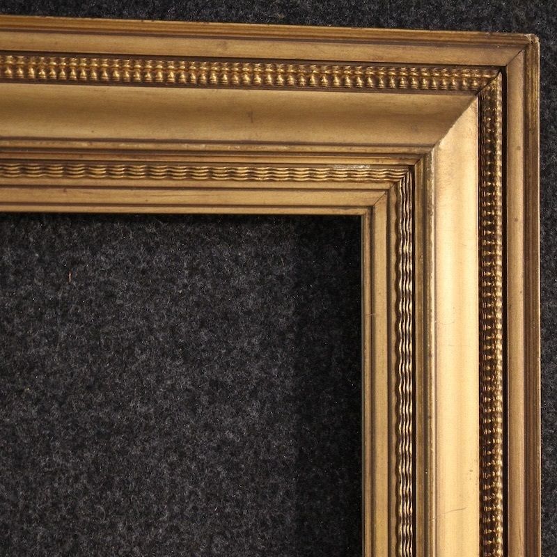 photo furniture 20e-eeuwse Italiaanse vergulde houten lijst met gips
