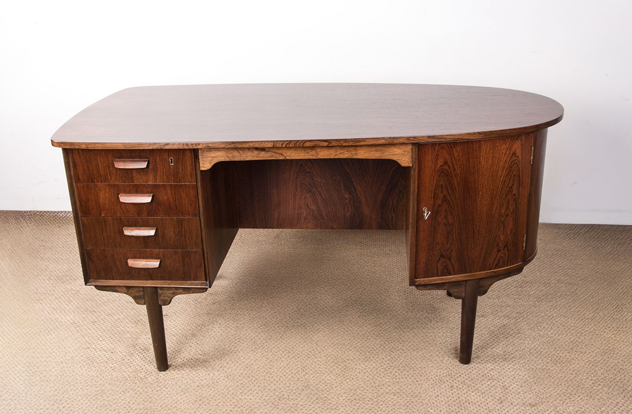 Bureau Danois Ovale En Palissandre Par Gunni Omann 1960. photo furniture