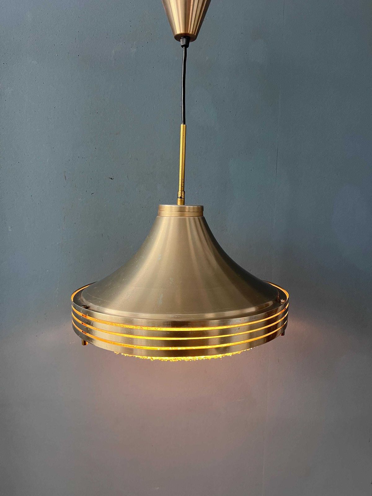 Mid-Century Hanglamp van Geborsteld Aluminium met Kristalglazen Kap photo Verlichting